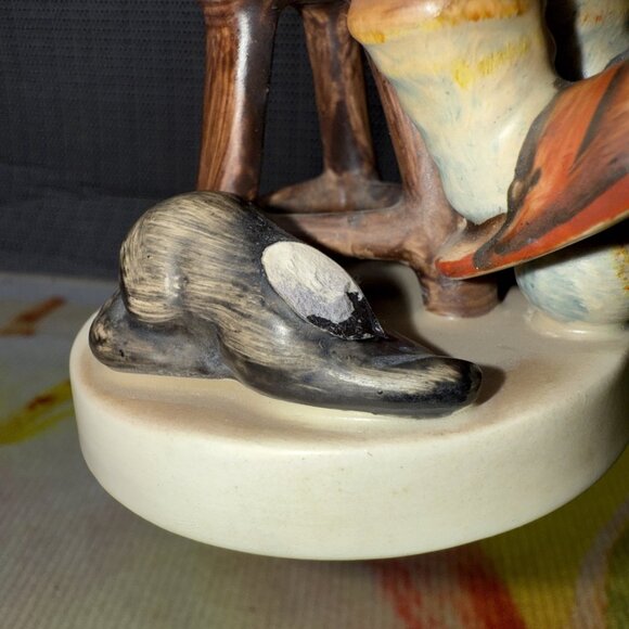 Hummel Porcelain Figurine "Mothers Helper" #133 TMK6 W. Germany - Picture 4 of 10